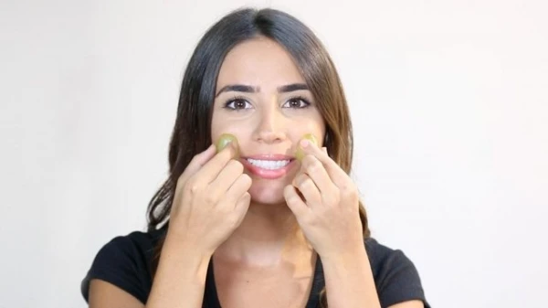 بالفيديو، 5 طرق طبيعية لمعالجة التجاعيد حول الفم