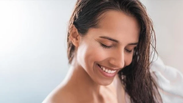 ماسكات شعر قبل الاستحمام: الطريقة الصحيحة لتطبيقها و6 منتجات منها يمكنكِ ابتياعها الآن