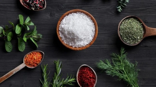 12 مكوّن طبيعي يمكنكِ استخدامه كبديل عن الملح في المأكولات