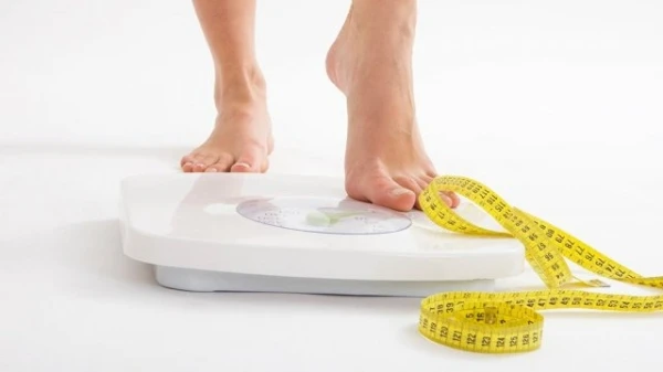 بالفيديو، 10 عادات سيئة تمنعكِ من خسارة الوزن بسرعة
