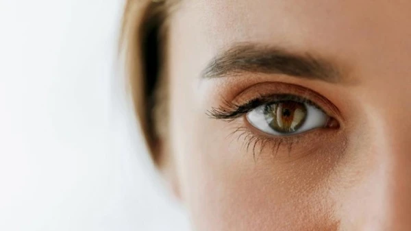 7 تغييرات عليكِ القيام بها في روتينكِ اليومي للحفاظ على صحة العين
