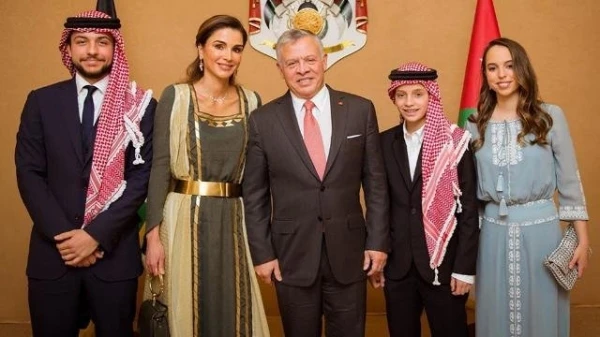 الملكة رانيا تختار إطلالة شرقية بامتياز في عيد استقلال الأردن