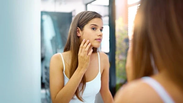 7 وصفات سهلة وسريعة تساعدكِ في التخفيف من شعر الوجه بدون ألم