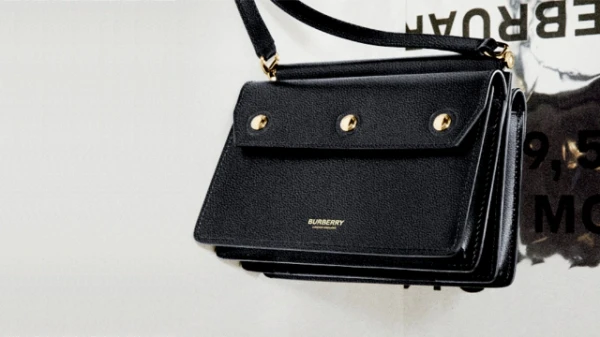 The mini Title bag: أحدث إصدار لـBurberry من B series