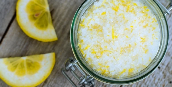 كيف يساعدكِ قشر الليمون المثلّج على خسارة الوزن الزائد؟