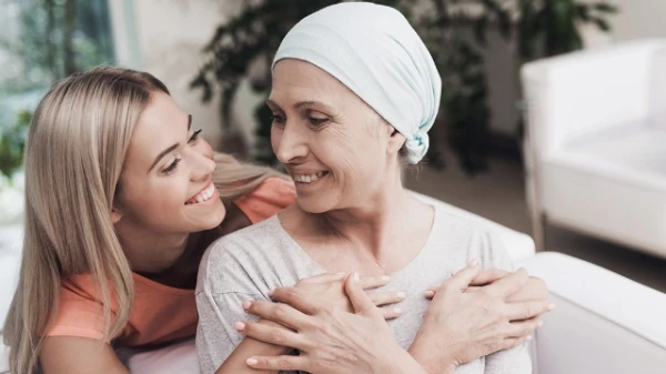 خطوات لدعم قريبتكِ أو صديقتكِ المصابة بسرطان الثدي