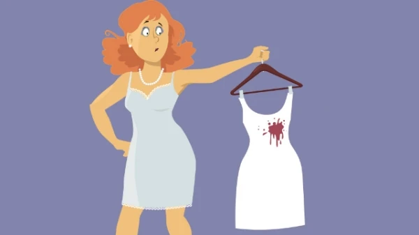 4 حيل عبقرية لإزالة بقع طلاء الأظافر عن ملابسكِ بشكل نهائي