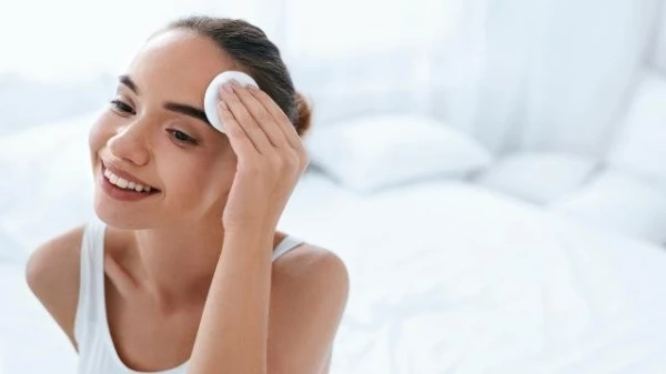 تنظيف البشرة: 10 نصائح لغسل الوجه بطريقة صحيحة وصحّية