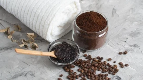فوائد القهوة للبشرة: هكذا تحدّ من السيلوليت وتزيل خلايا الجلد الميتة