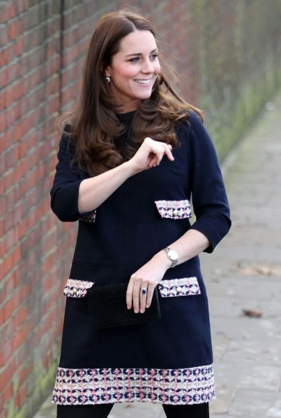 Kate Middleton تعتمد إطلالة فتاة المدرسة