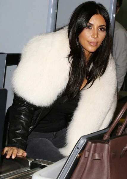الإطلالة الأولى لـ Kim Kardashian في العام 2015!