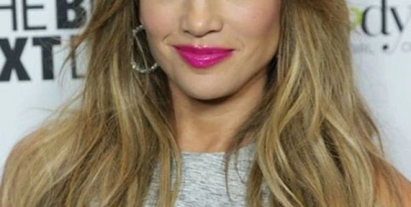 Jennifer Lopez لا تترك مجالاً للملل