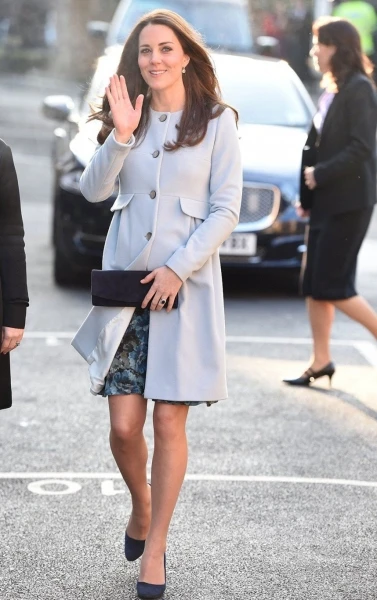 Kate Middleton 
نعومة الكشمير الأزرق