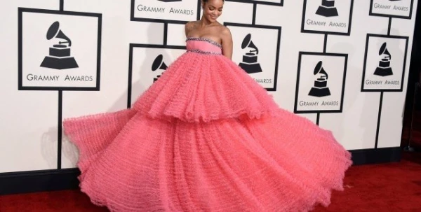 Rihanna: دمية شهيّة خلال حفل Grammy Awards 2015