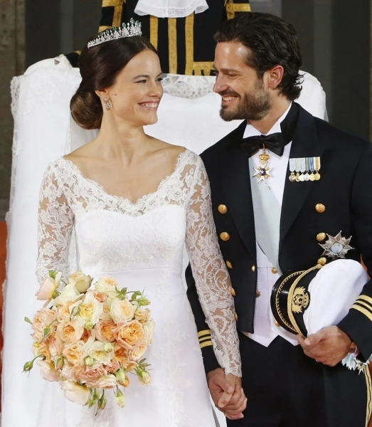 عارضة أزياء سابقة تتزوّج أمير السويد في حفل زفاف عصريّ