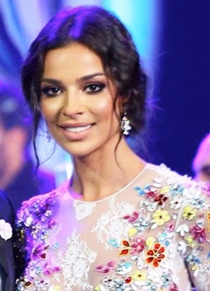 نادين نجيم في إطلالة مميّزة خلال حفل ملكة جمال لبنان