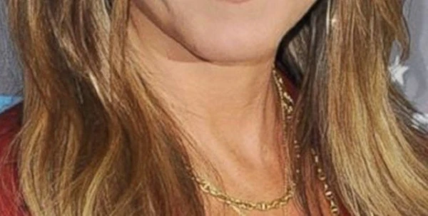 العادة الغريبة التي تعتمدها Jennifer Aniston لمحاربة تجاعيد الوجه والعينين