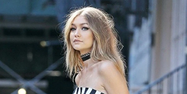 إطلالة Gigi Hadid تترجم الكلاسيكيّة بمفهومٍ جديد