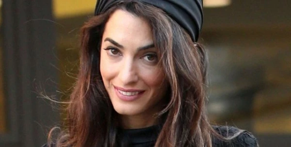 Amal Clooney في إطلالات تتّسم بالأناقة البسيطة في روما