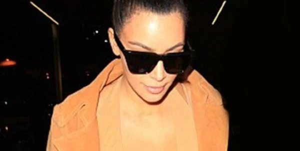 Kim Kardashian في ستايل جديد مستوحى من أسلوب زوجها
