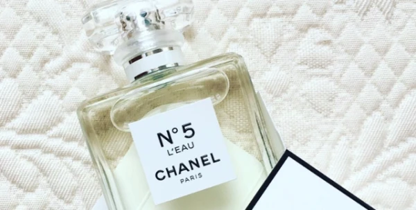N°5 L’EAU من Chanel نسخة حديثة عن العطر القديم الأيقونيّ