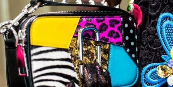 حقيبة الأسبوع: تصميم Snapshot Camera Punk من Marc Jacobs بأسلوب مشاغب وألوان صارخة