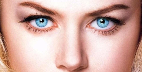 ما حقيقة أن لا أحد يمتلك عيون زرقاء وبأن جميعها بنيّة؟