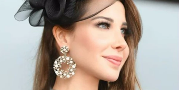 نانسي عجرم تخطف الأنظار خلال حضورها كأس دبي العالمي للخيل 2017