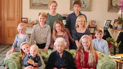 العائلة الملكية البريطانية تحيى ذكرى ميلاد الراحلة الملكة إليزابيث الـ97