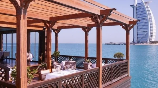 أفضل 15 مطعم مطل على البحر في دبي يسحركِ بإطلالاته الرائعة