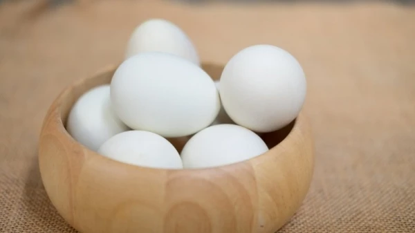 5 طرق تساعدكِ على معرفة البيض الفاسد