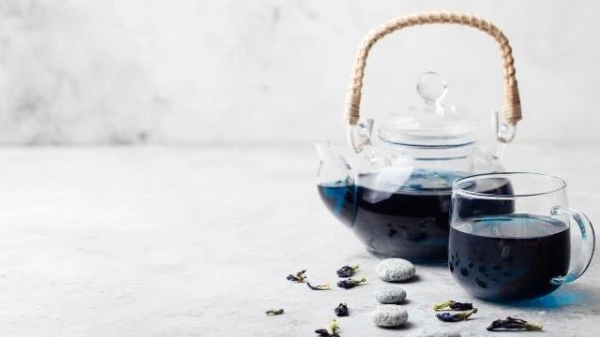 فوائد الشاي الأزرق: مشروب يساعد في تخسيس الوزن بشكل طبيعي