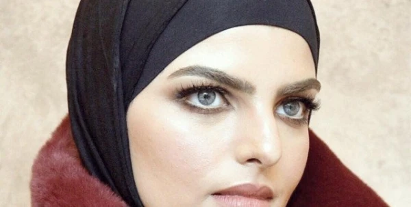 الناشطون الكويتيون ينتقدون خبيرة التجميل السعودية سارة الودعاني... ما السبب؟
