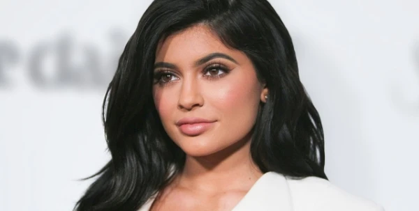 Kylie Jenner الأكثر ثراءً في عائلتها: كم بلغت ثروتها؟