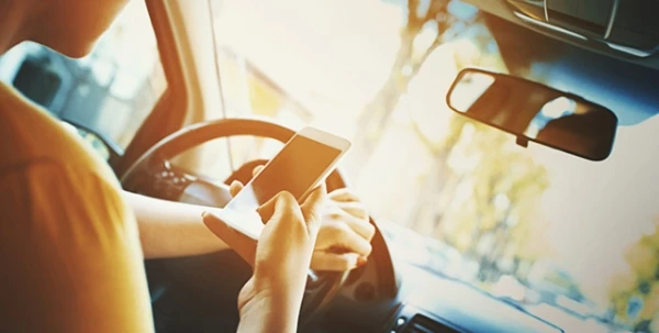 افضل 5 تطبيقات للرد الآلي على الرسائل أثناء القيادة