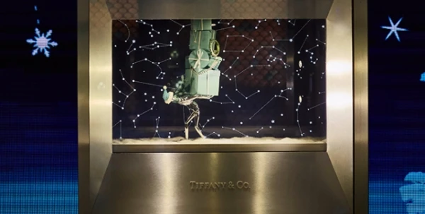 Tiffany & Co تكشف عن واجهاتها لموسم الأعياد