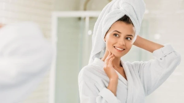 7 خطوات تقوم بها المرأة الفرنسية عند غسل الشعر