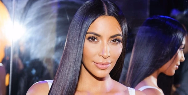 المستحضرات المفضّلة لدى Kim Kardashian للحفاظ على نظارة البشرة