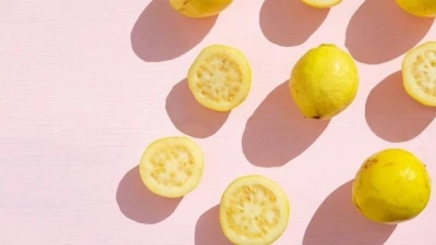 فوائد ورق الجوافة للشعر: يحدّ من تساقط الشعر ويعزّز نموّه