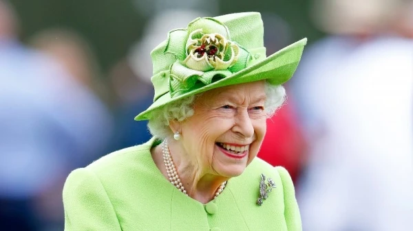 إطلاق باربي على هيئة الملكة إليزابيث الثانية بمناسبة اليوبيل البلاتيني لجلوسها على العرش