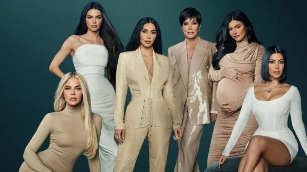 عائلة الكارداشيان تعود إلى تلفزيون الواقع من خلال برنامج The Kardashians