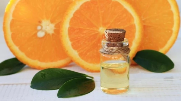 فوائد زيت البرتقال للشعر وطرق استخدامه للحصول على خصلات صحية