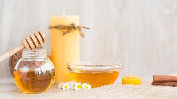 فوائد القرفة والعسل لعلاج حب الشباب والعناية بالبشرة