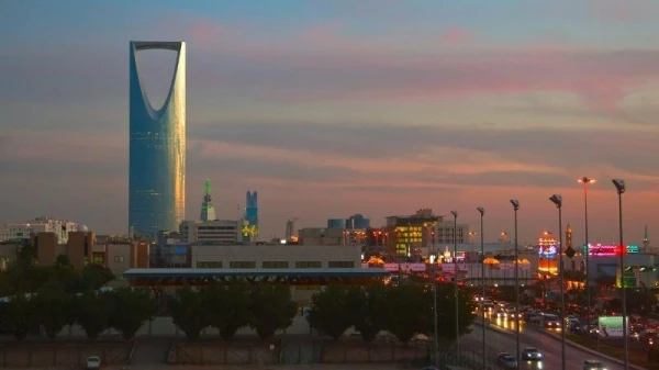 السعودية ترفع حظر التجول وتستمرّ في تعليق الرحلات الدولية والعمرة