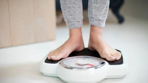 اسألي جمالكِ: ما هي أسباب عدم خسارة الوزن، رغم عدم تناول الكثير من الطعام؟