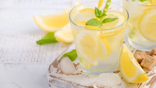 فوائد الماء والليمون للجسم: منافع مهمّة لانقاص الوزن سريعاً!