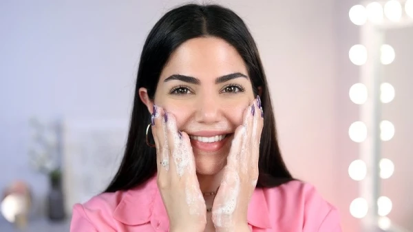 بالفيديو، 6 طرق وخلطات طبيعية تساعد على علاج مسامات الوجه الواسعة