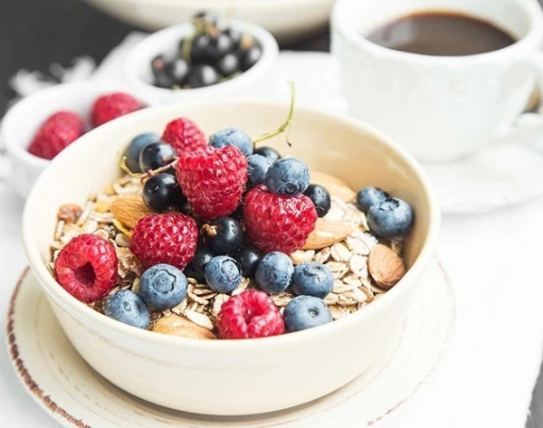 8 أطعمة يمكنكِ إضافتها إلى طبق الفطور من أجل خسارة الوزن
