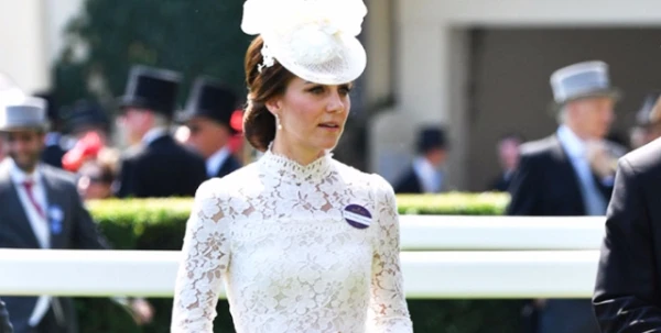الدوقة Kate Middleton تختار فستاناً من الدانتيل شبيه بفساتين الزفاف لحضور Royal Ascot