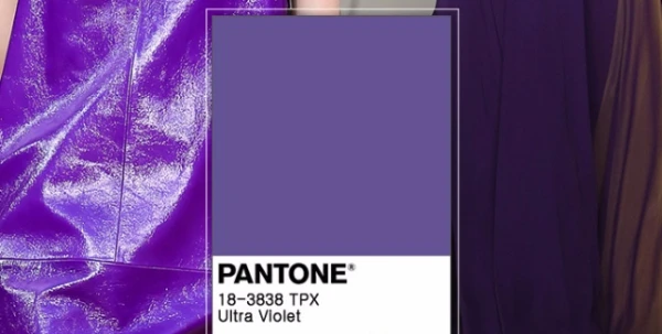 لون البانتون البنفسجيّ Ultra Violet هو تدرّج عام 2018: إطلالات دافئة تعكس طموحكِ